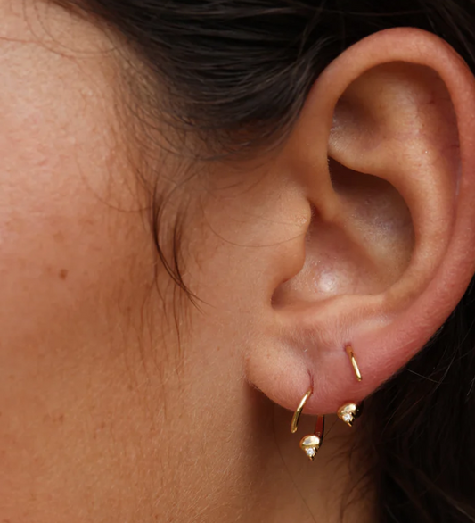 Pebble Hug Earring
